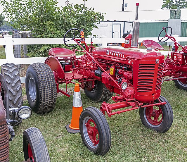 Case IH 140 Farmall Gas Tractor Parts Catalog Manual